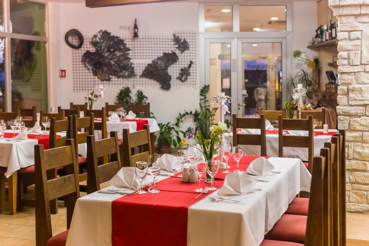 Hotel Merlot Opuzen  Kültér fotó