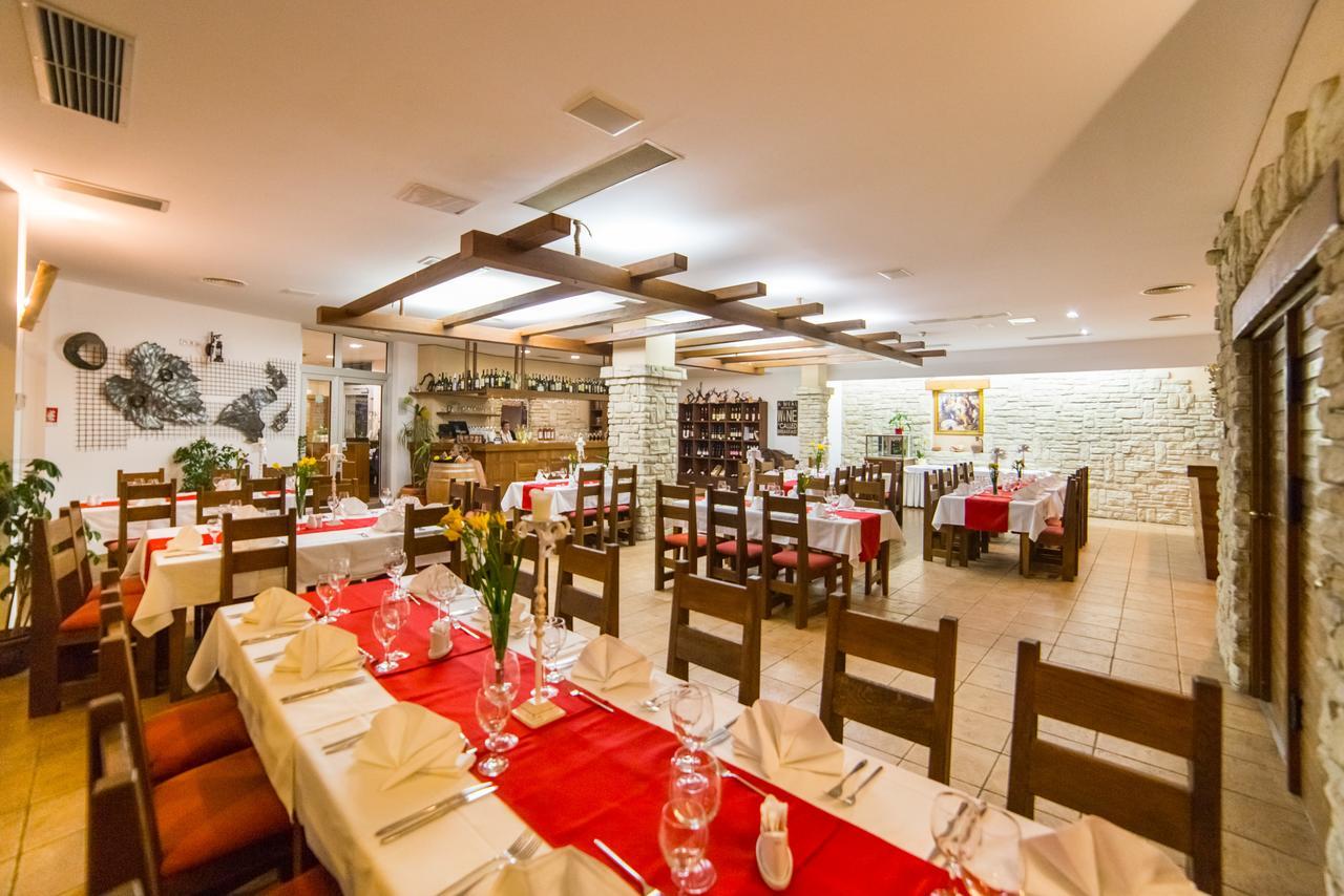 Hotel Merlot Opuzen  Kültér fotó