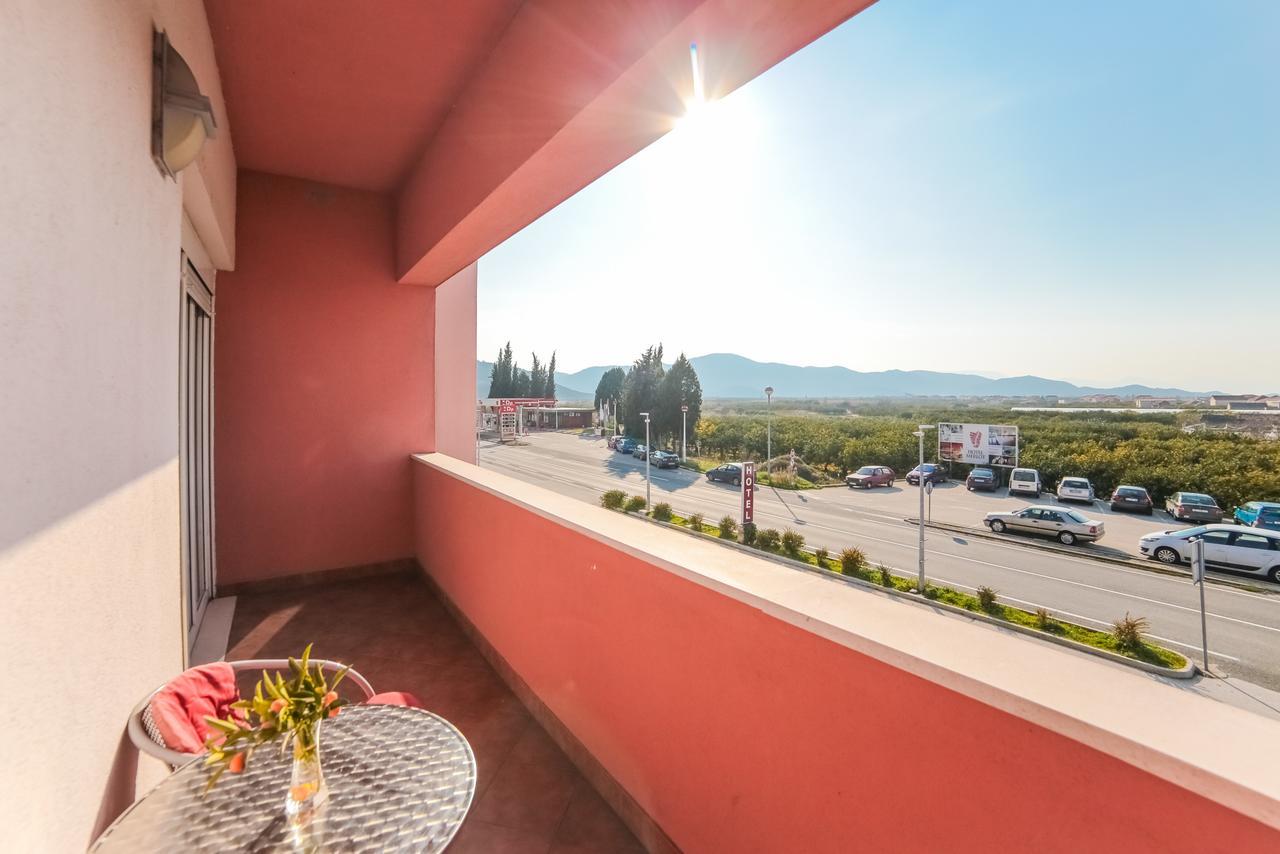 Hotel Merlot Opuzen  Kültér fotó