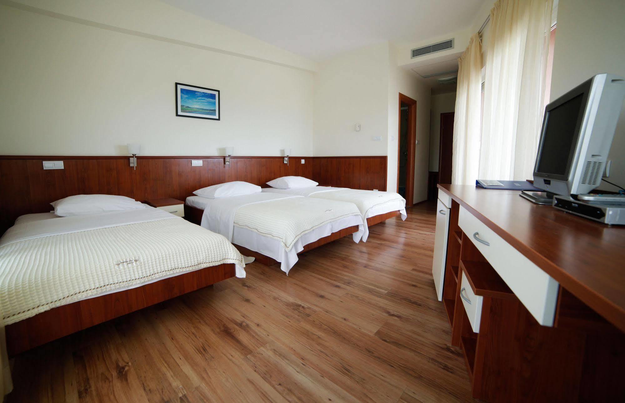 Hotel Merlot Opuzen  Kültér fotó