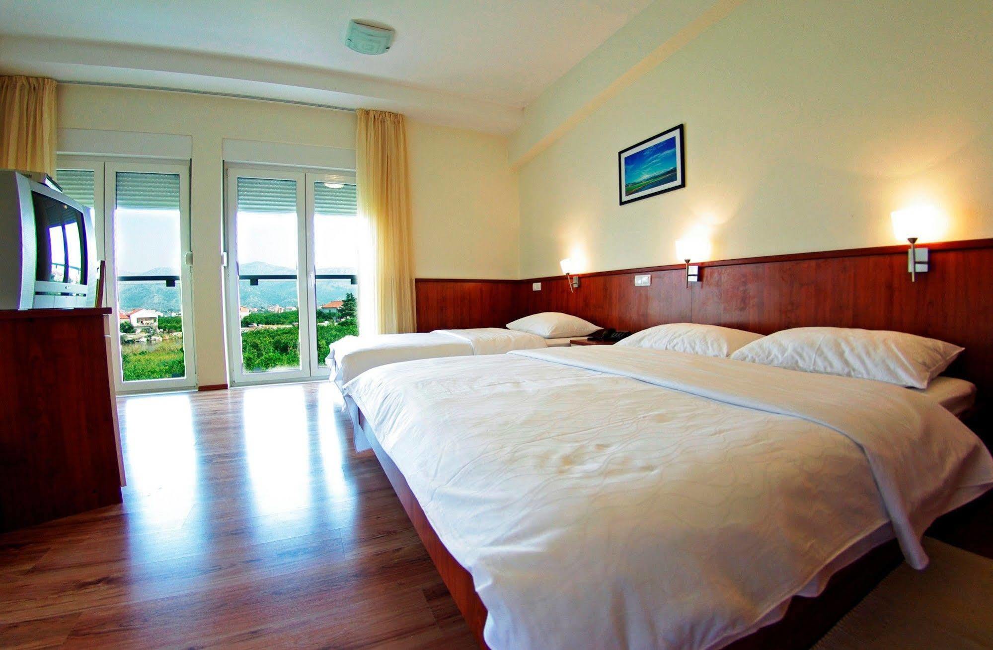 Hotel Merlot Opuzen  Kültér fotó
